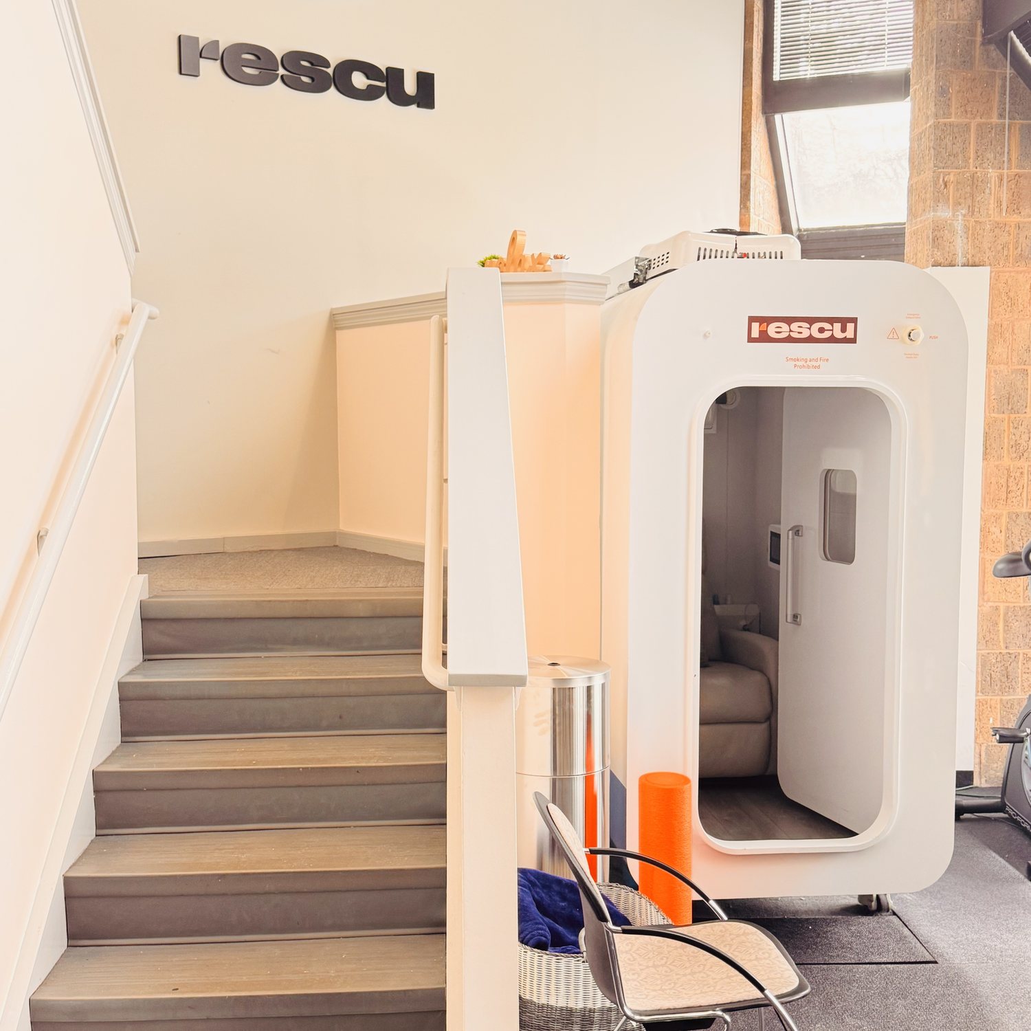 Rescu Wellness hyperbaric chamber and clinic environment